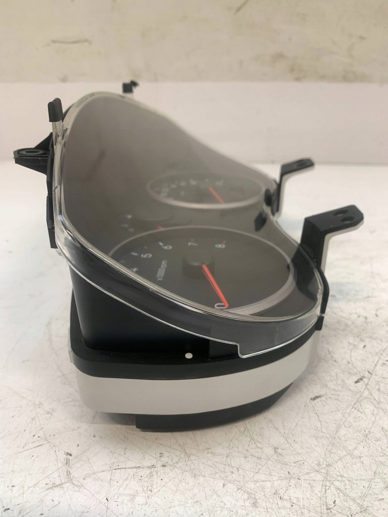 фото №11, Hyundai i20 приборная панель счетчик спидометр 940061j160