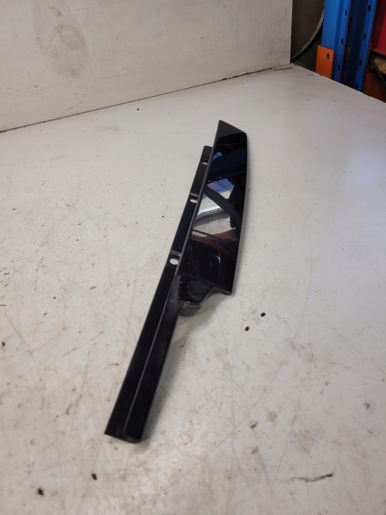 фото №1, Накладка защита стойка левая audi a3 8v 8v3837901a