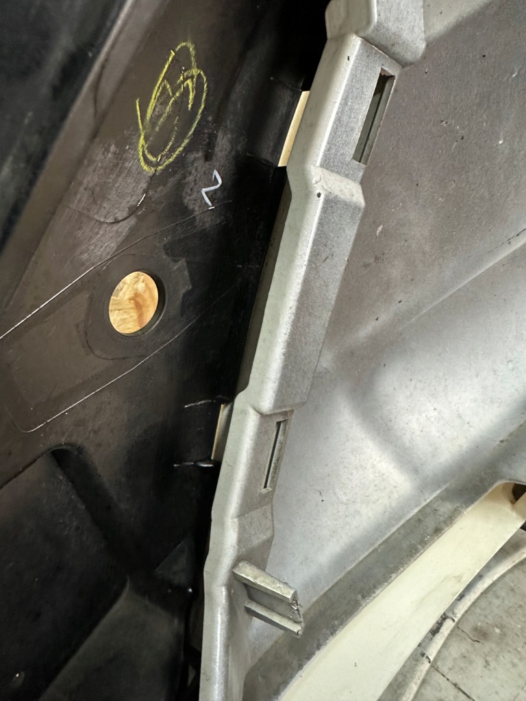 Бампер передній перед nissan leaf 2 решітка Київ