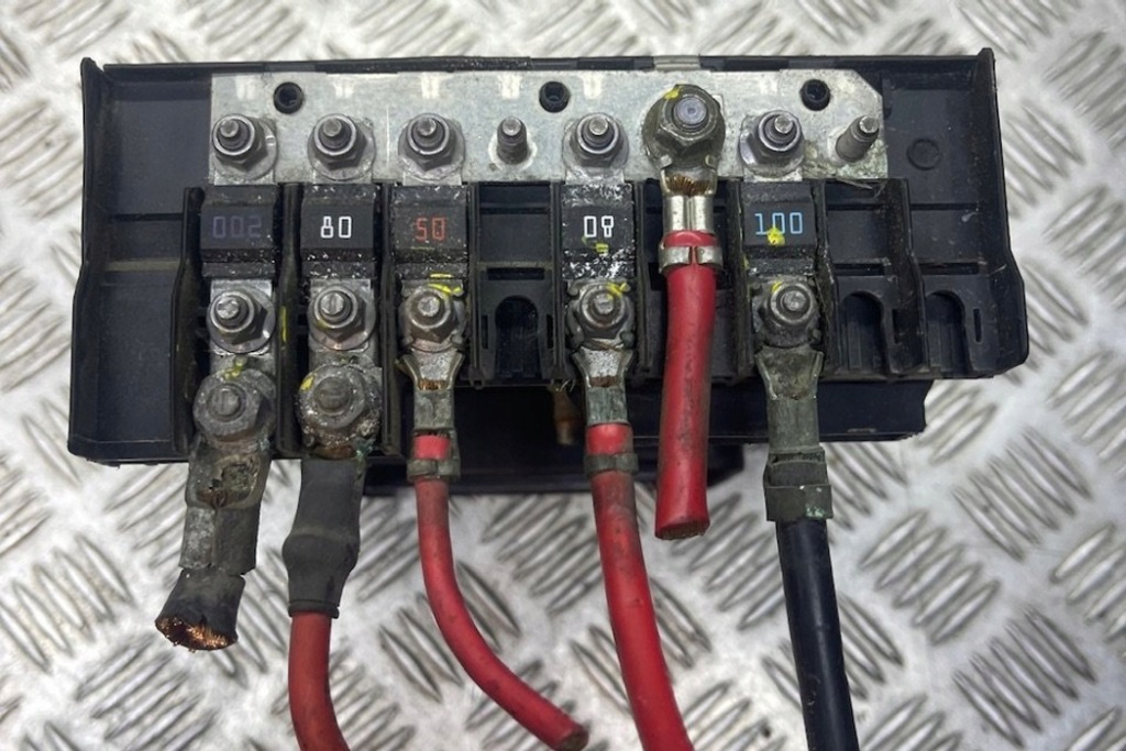 Коробка запобіжників audi a6 4f2, c6 1k0937125a 2.0l дизель 103kw 2007 Зі Шроту