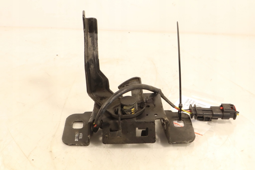 Купить Opel astra k замок капот европа  39118537