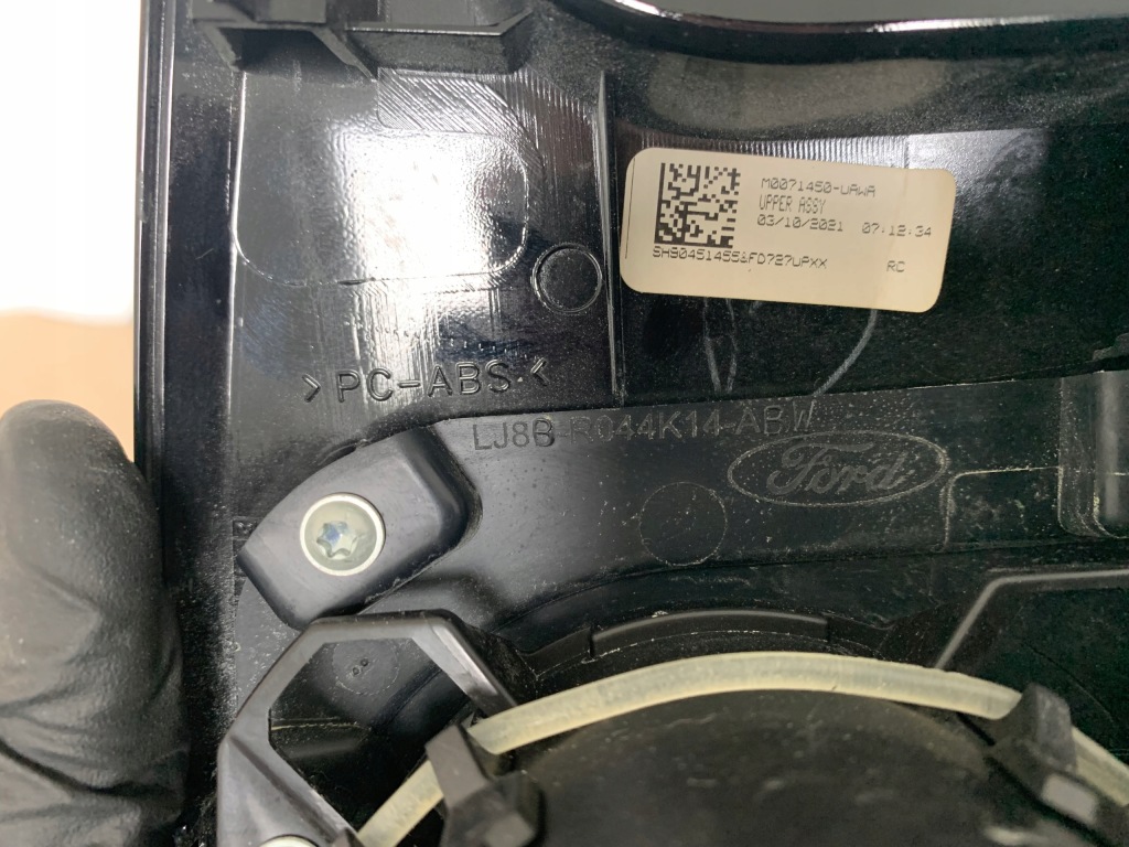 фото №15, Ford mustang mach-e 2021r кронштейн na кружки полка туннель среднего оригинал