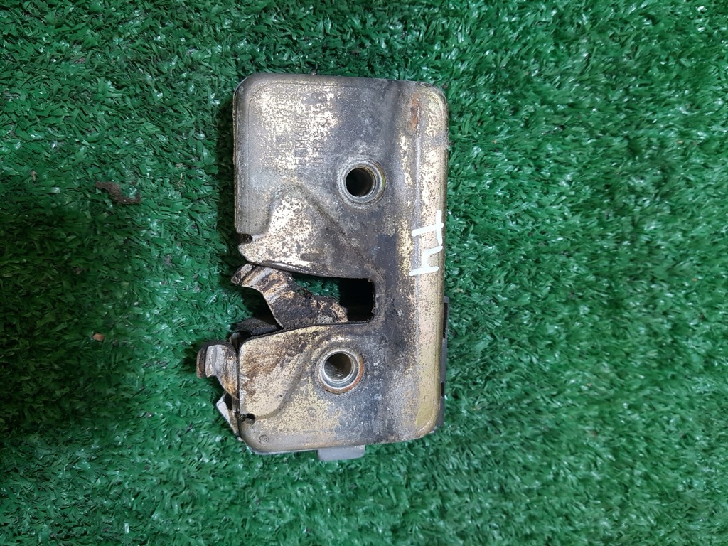 Купити Замок кришки багажника volkswagen t4 701829211b