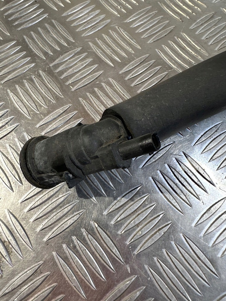 Bmw f30 330e шланг вентиляционный вентиляция картера 7623745 Недорого