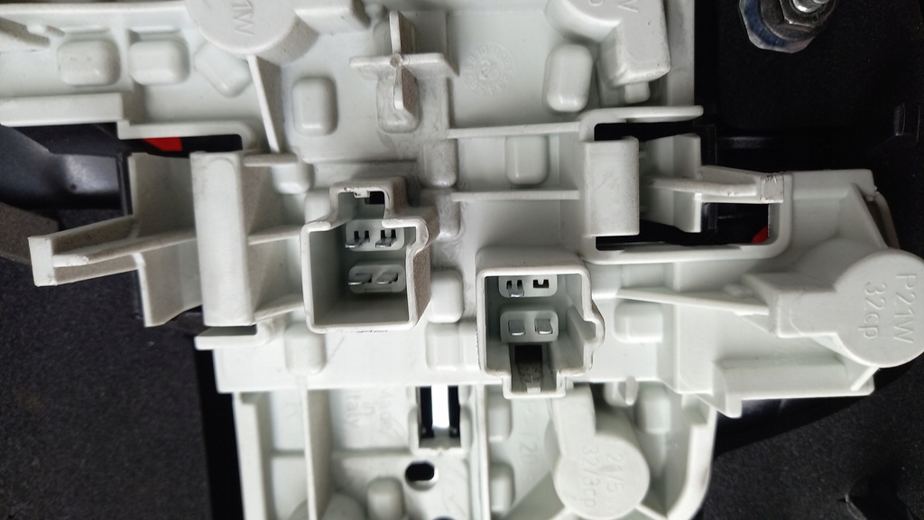 фото №6, Лампа права задня volvo s40 04r 2.0hdi sedan