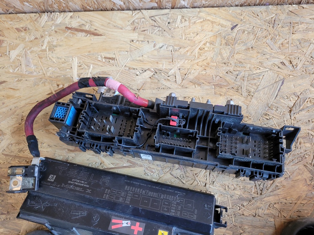 фото №7, Коробка запобіжників tesla model x 1034405-02