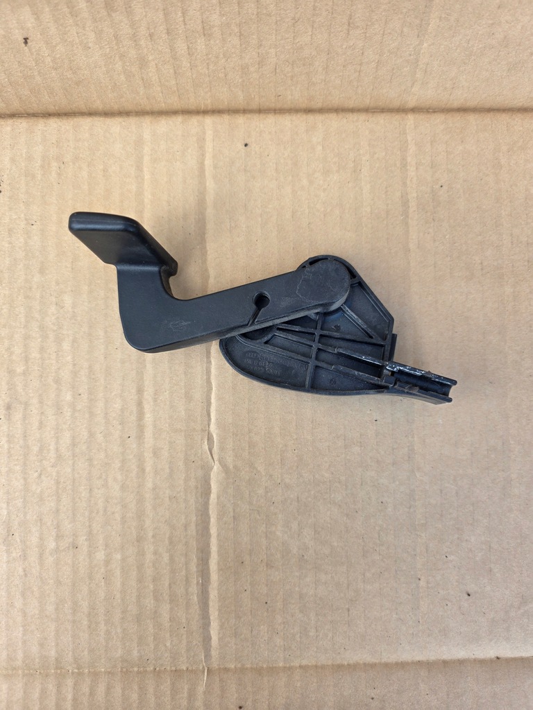 фото №1, Audi a4 b6 b7 ручка кронштейн відкривання капот 8e1823533b