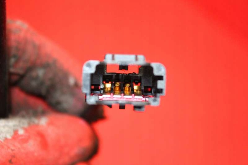 Натяжитель клипса поперечина правая  перед 8200791022 renault clio 3 3 05-09 Доставка