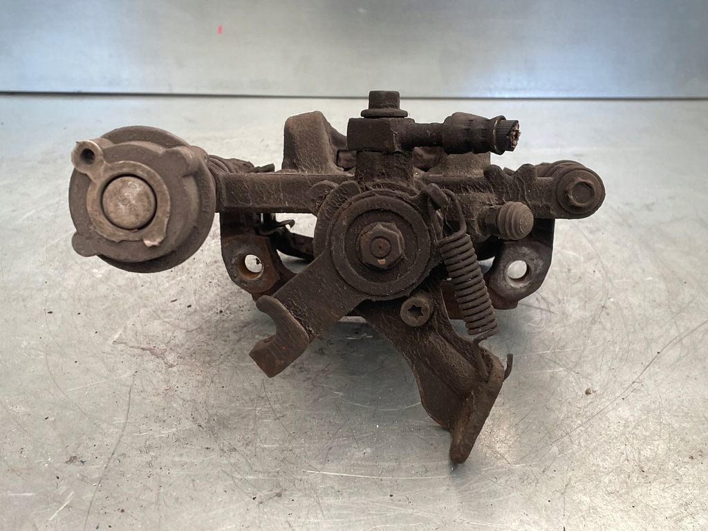 фото №5, Opel astra j 1.6 16v суппорт тормозной + скоба левый задняя левый задний