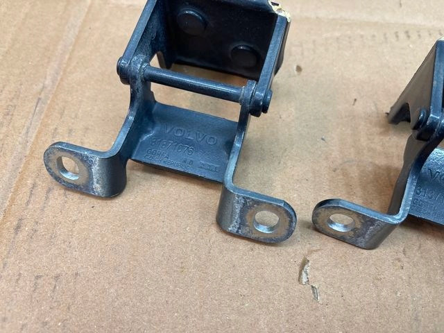 фото №5, Volvo xc90 ii петля кришки багажника 31371076