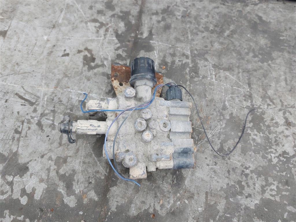 фото №1, Клапан воздуха daf scania r114 клапан ecas wabco 2000r