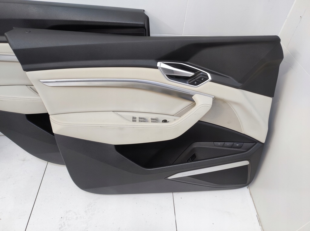 фото №11, Салон сидіння заднє сидіння обшивки оббивка тунель середній eu audi q8 e-tron