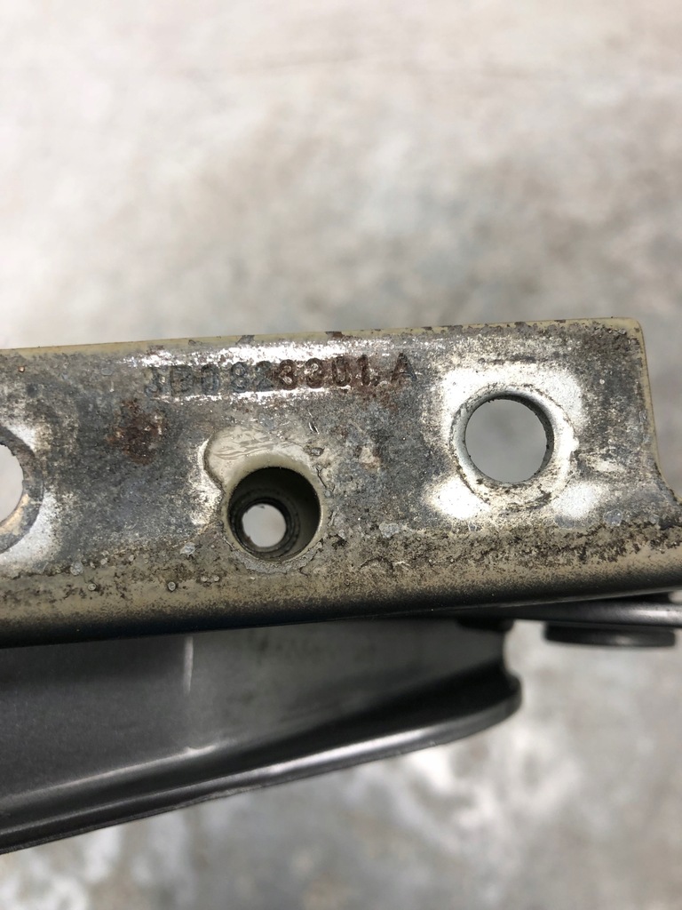 фото №5, Петля петли капот vw passat b5 lift ld7w 3b0823302a 3b0823301a