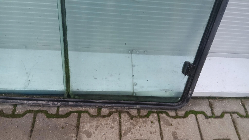 Стекло кузовная правый  iveco daily 2.3d 06r Доставка