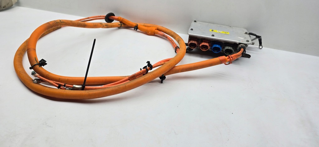 Перетворювач напруги tesla model s 1028843-00-c Ціна