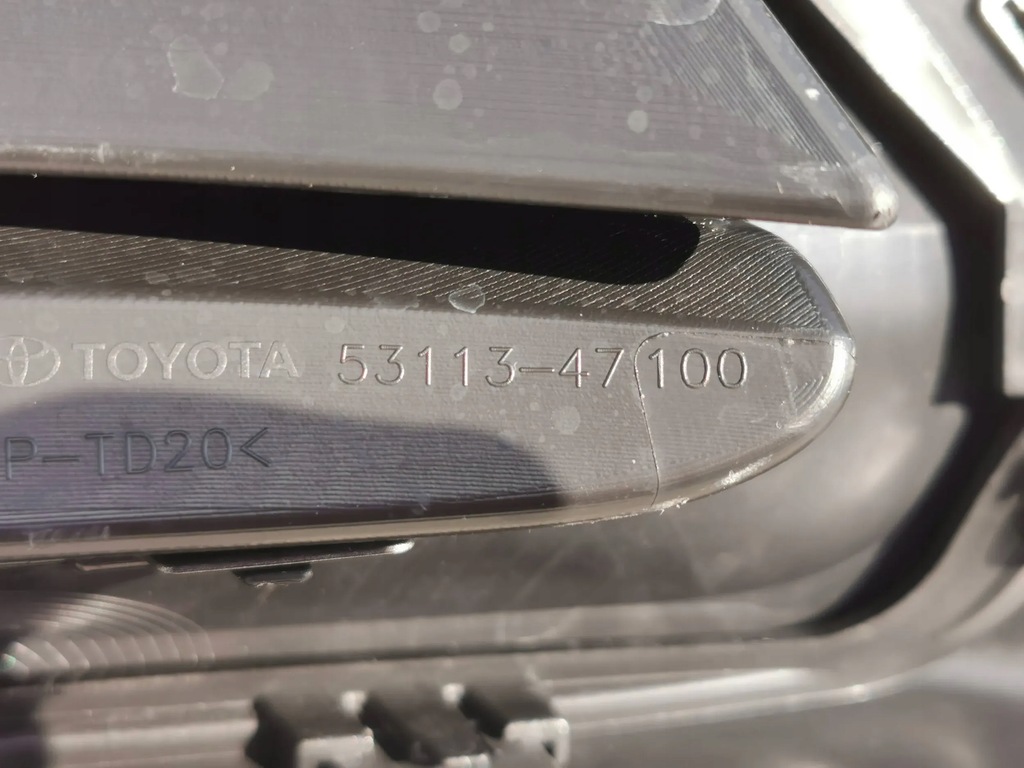 фото №16, Решітка бампера передній toyota prius 8.032