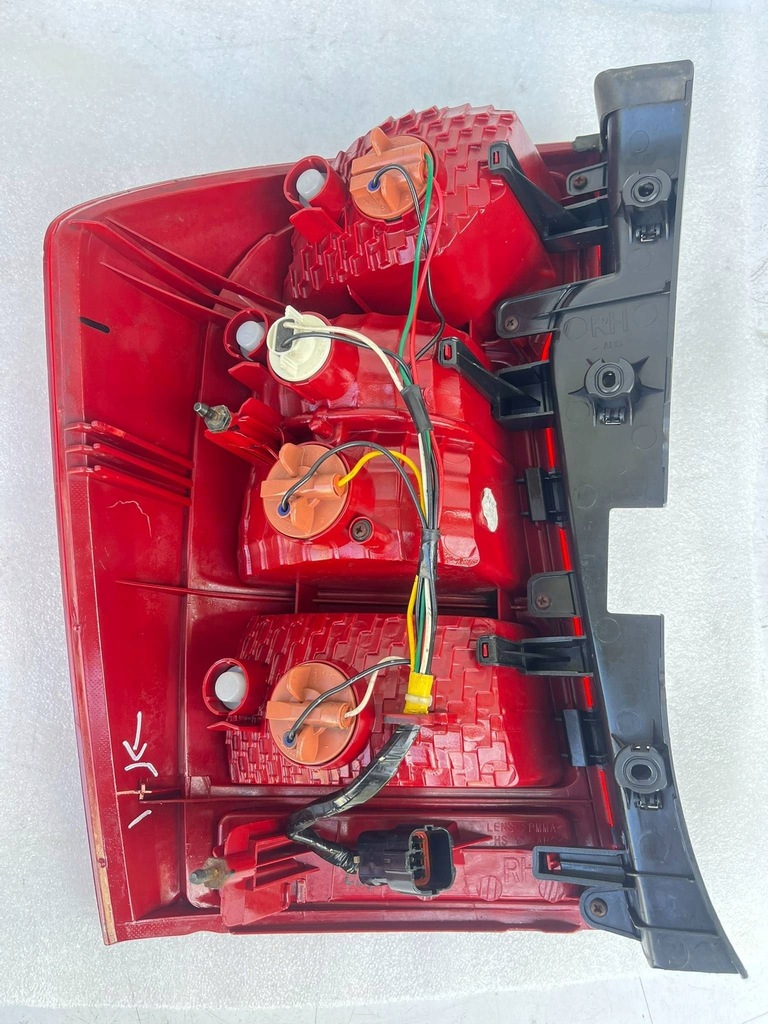 фото №8, Kia carens ii лампа правый задняя 92402-1d0