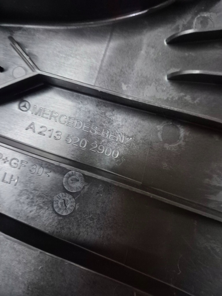 15434. mercedes w213 накладка бампер ліва перед a2135202900 Недорого