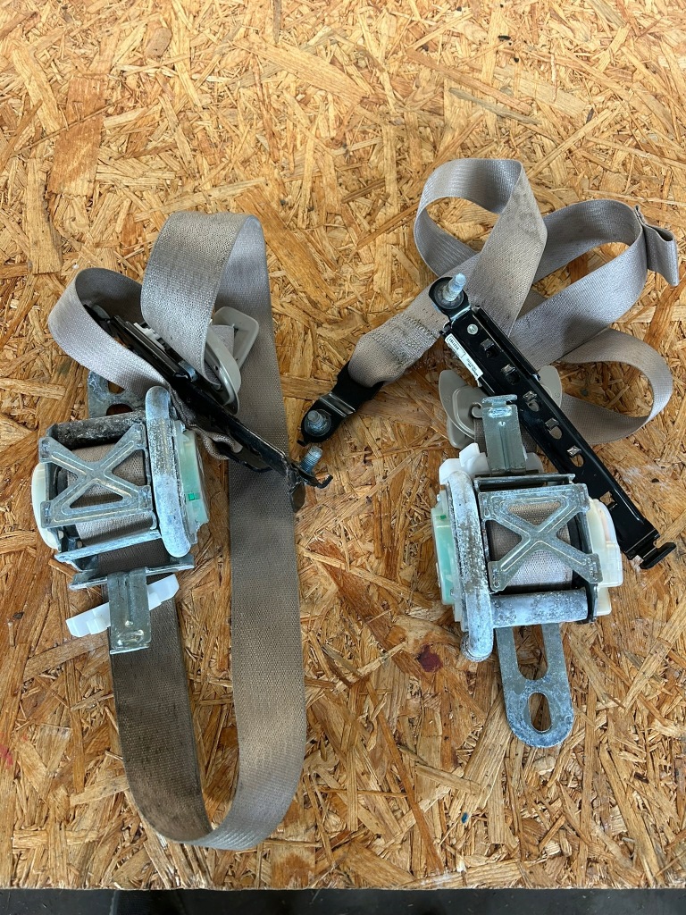 Купить Jeep grand cherokee wk2 рестайлинг  ремень безопасности левое  правый  перед светлый