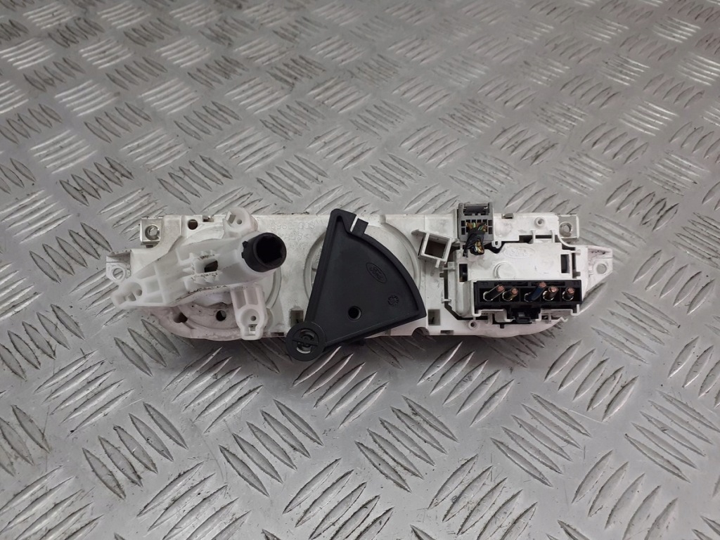 фото №3, Панель обдув кондиционера ford focus mk2