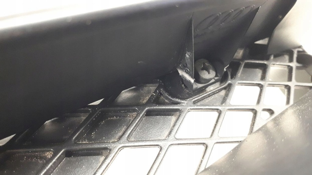 фото №5, Audi r8 2006-2012 решітка бампера права задня