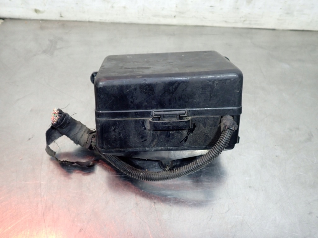 фото №1, Коробка предохранителей opel frontera a 2.3