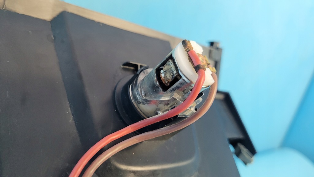 Bmw f48 x1 16r кронштейн бардачок do напитков 9299529 Доставка