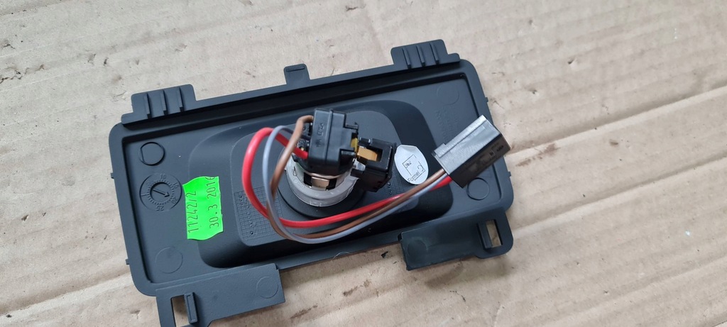 фото №7, A4 b9 8w панель туннель среднего заглушка разъём 12v 4m0919340 a5 8w