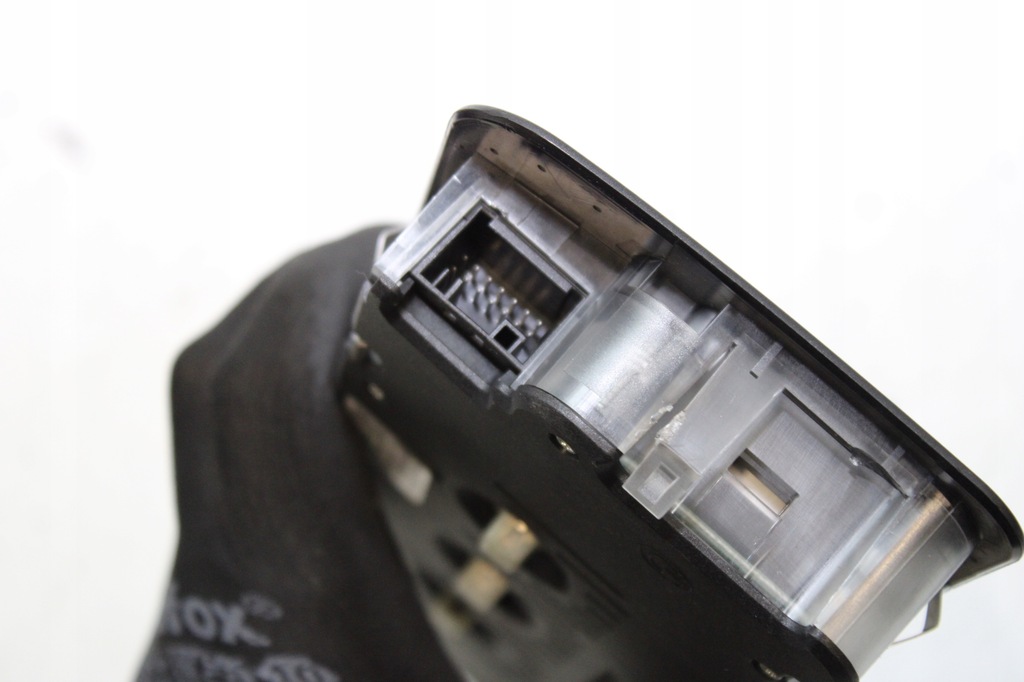 фото №5, Лампа освещение кабины bmw 1 e88 cabrio 9197819