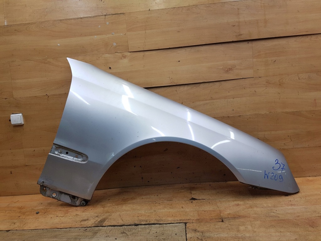 Купить Крыло  перед передний правый  mercedes w209
