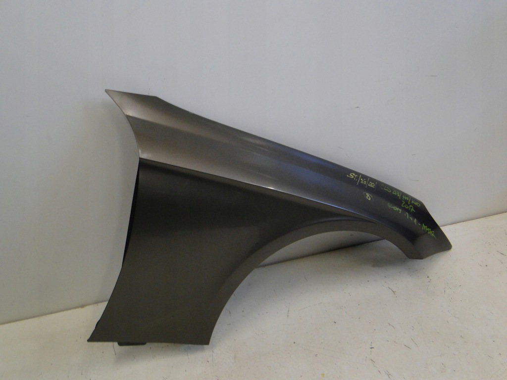 Mercedes cls 219 w219 крыло  передний правый Недорого