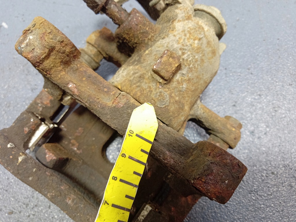 фото №7, S-max mk1 2.0 tdci 143 km суппорт задняя правый скоба