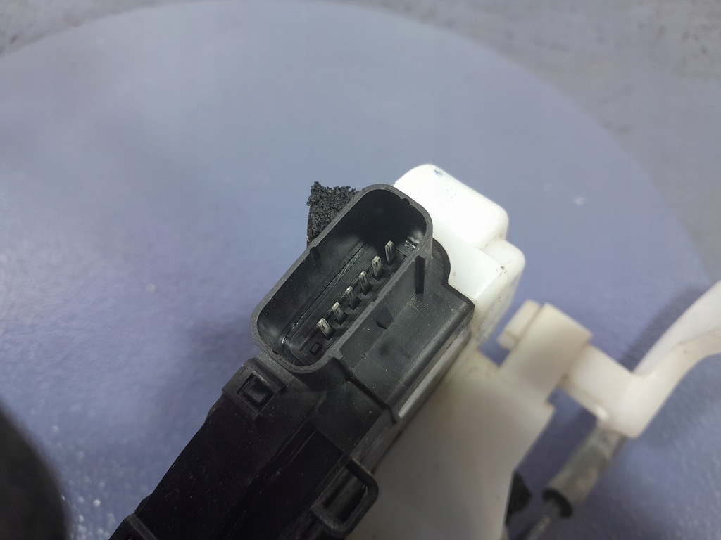 фото №6, Hyundai ix35 i замок двері перед лівий 6 pin eu 81310-2y000