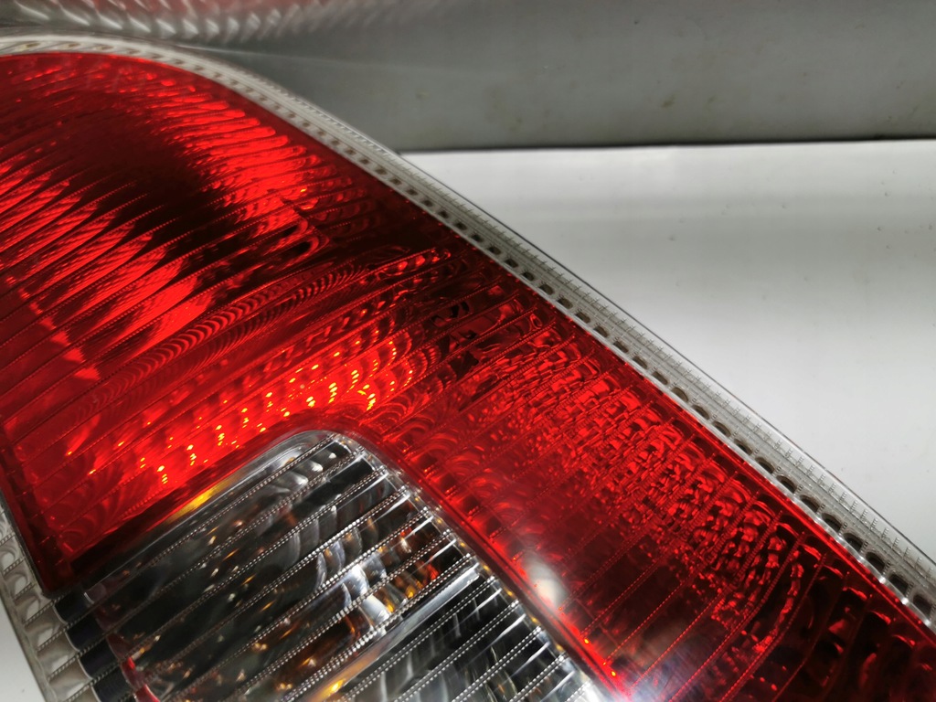 фото №7, Лампа правый задняя skoda roomster 5j7945096