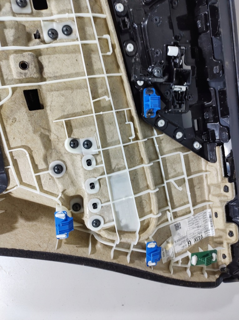 фото №14, Volvo v60 18r- обшивка дверь левый задняя