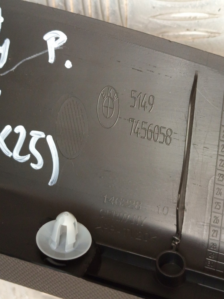 Bmw f40 f70 накладка оббивка кришки багажника правий 7456058 Оригінал