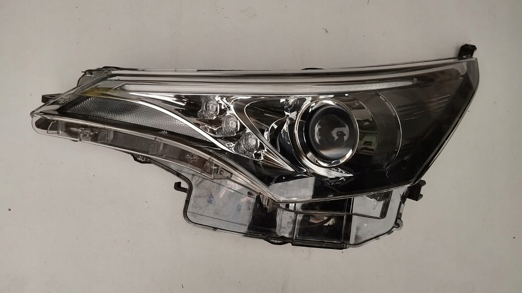 Купить Toyota avensis t27 t29 рестайлинг  линза led фонарь  левая