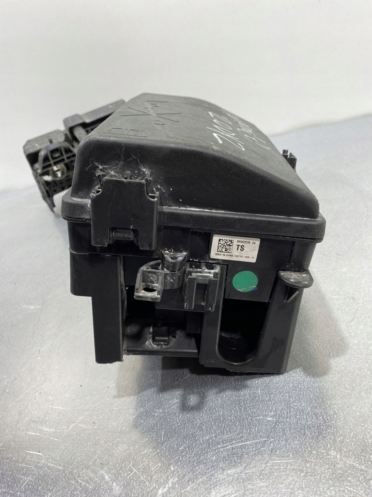 2012 chevrolet orlando коробка запобіжників комплектна 96982038 Недорого