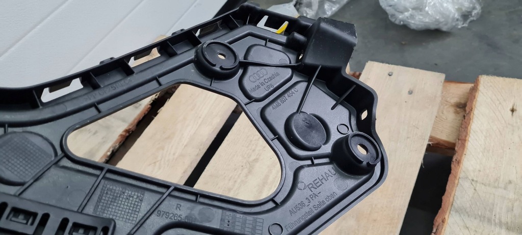 фото №12, Sq8 q8 напрямна кронштейн кронштейн бампера правий задня 24r 4m8807454c