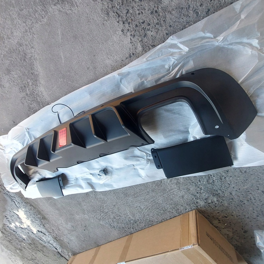 фото №12, Dodge challenger 2015-2023 спойлер диффузор бампера задний + led