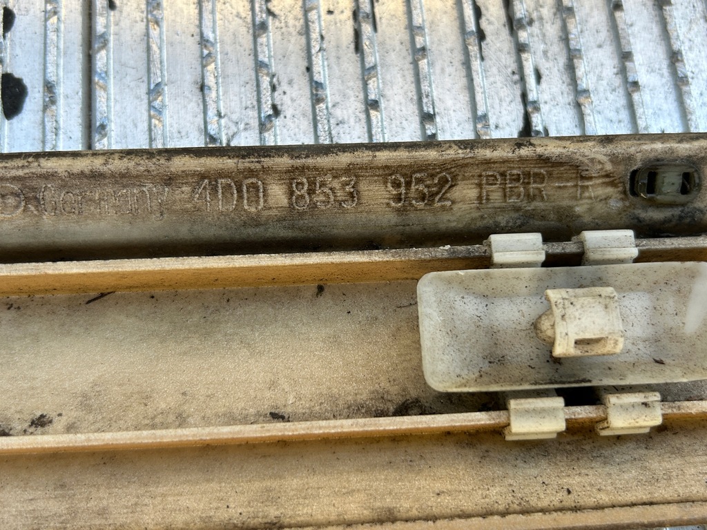 фото №12, Молдинг середня двері правий перед audi a8 d2 lift ly7w