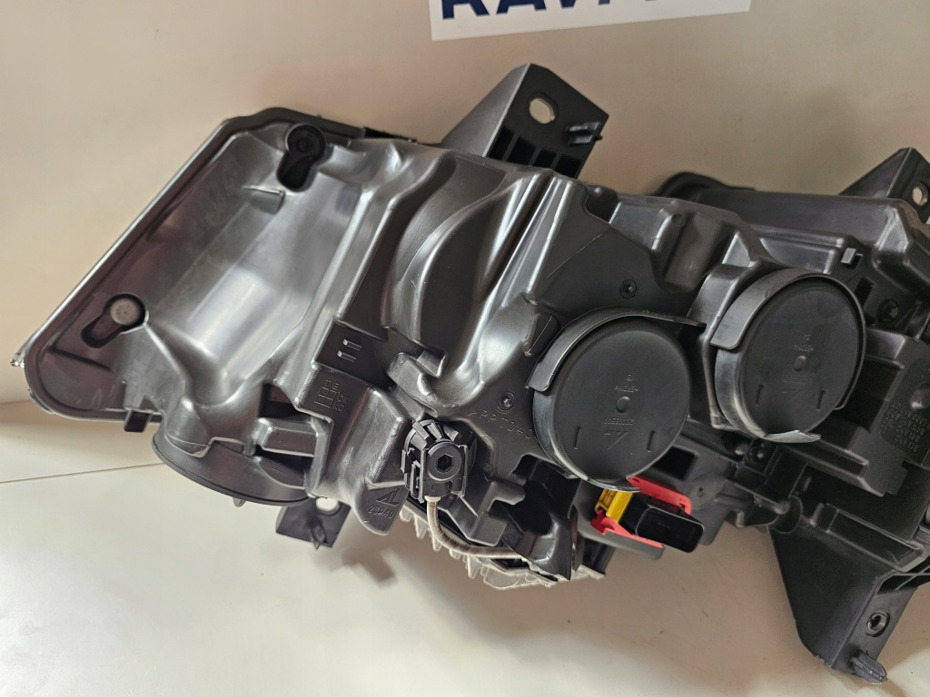 Фара передня правий правий перед iveco stralis s-way звичайна led 58029055180 Доставка