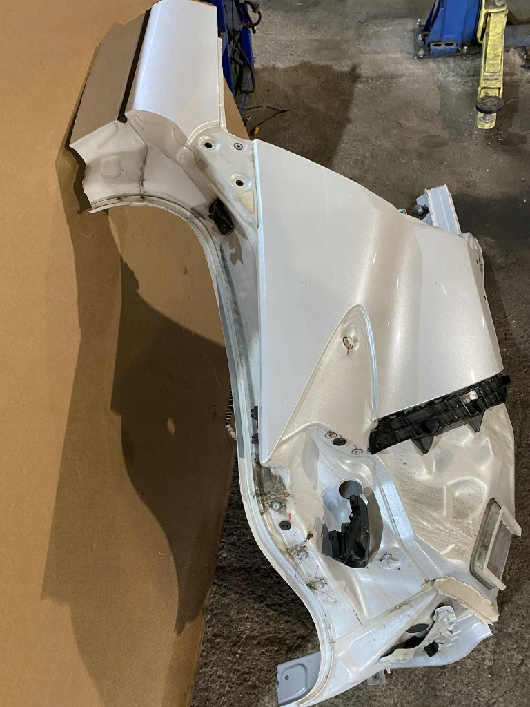 Toyota c-hr 1 четвертина крило задні задній правий 070 в Україні