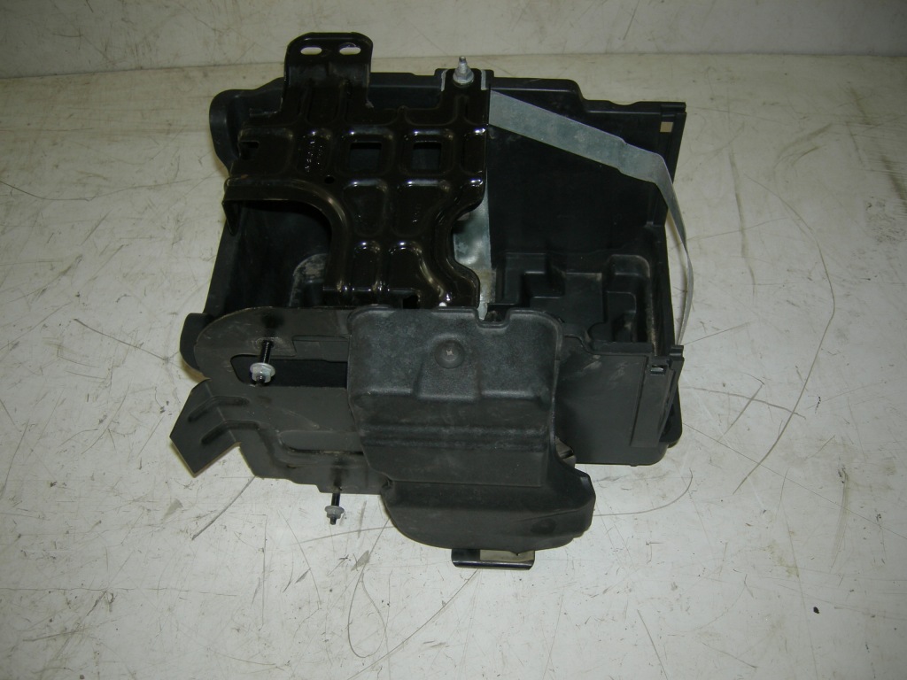 Купити Ford fiesta mk7 рестайлінг  1.0 корпус акумулятор комплект .