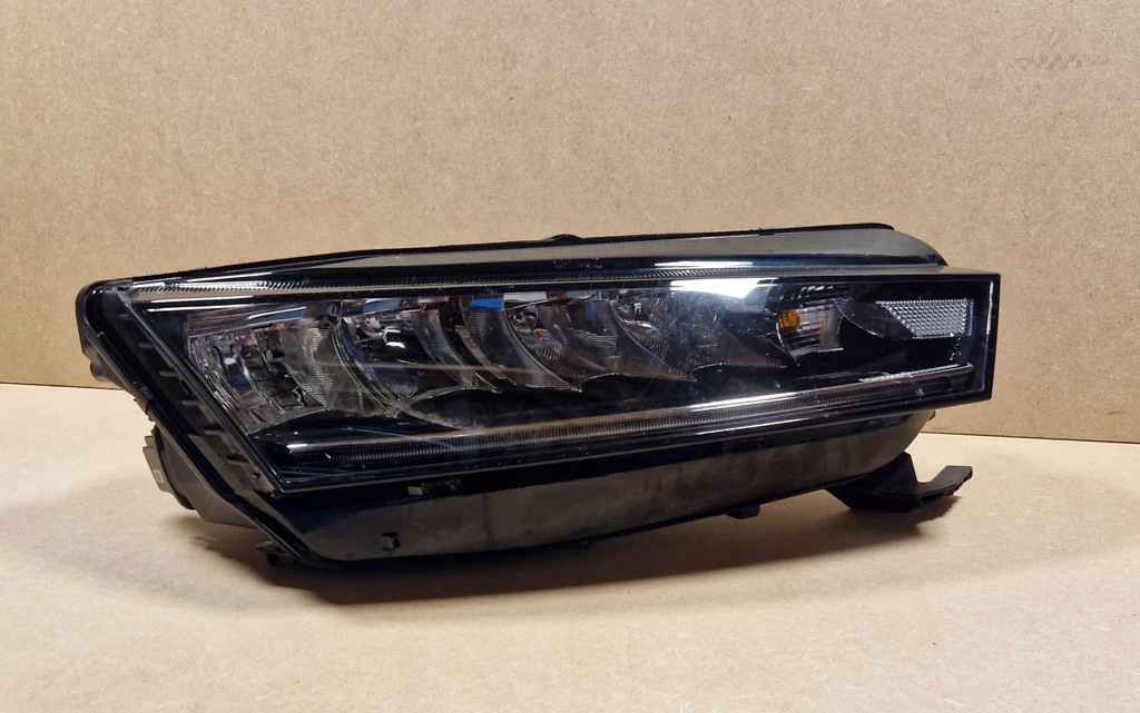 фото №1, Правая лампа перед full led skoda octavia iv 5e4 2019-