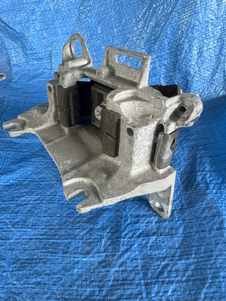 фото №8, Подушка кронштейн двигателя renault fluence z.e. 112203341r 112537054r 112257612r