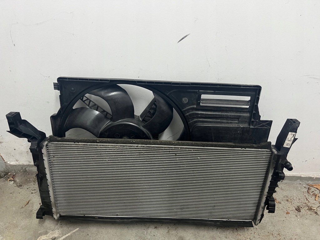 Bmw x1 f48 f49 7617611 корпус вентилятор радіатора Київ