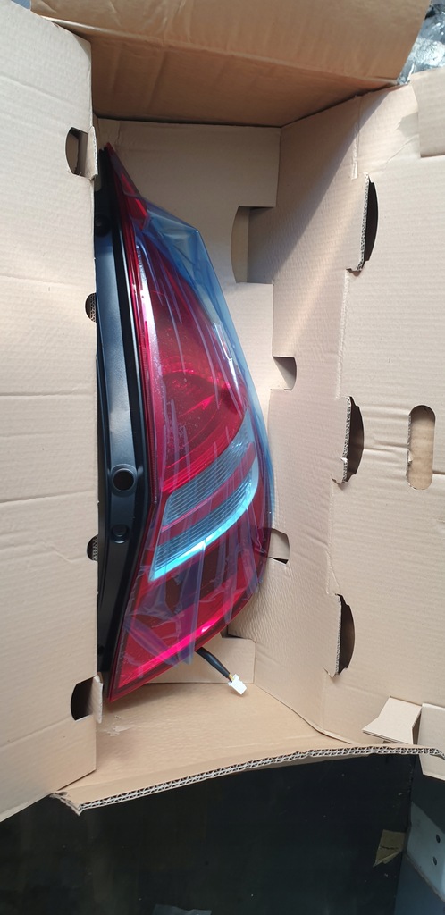 фото №1, Nowa ory.lampa задня hyundai i30 права hb