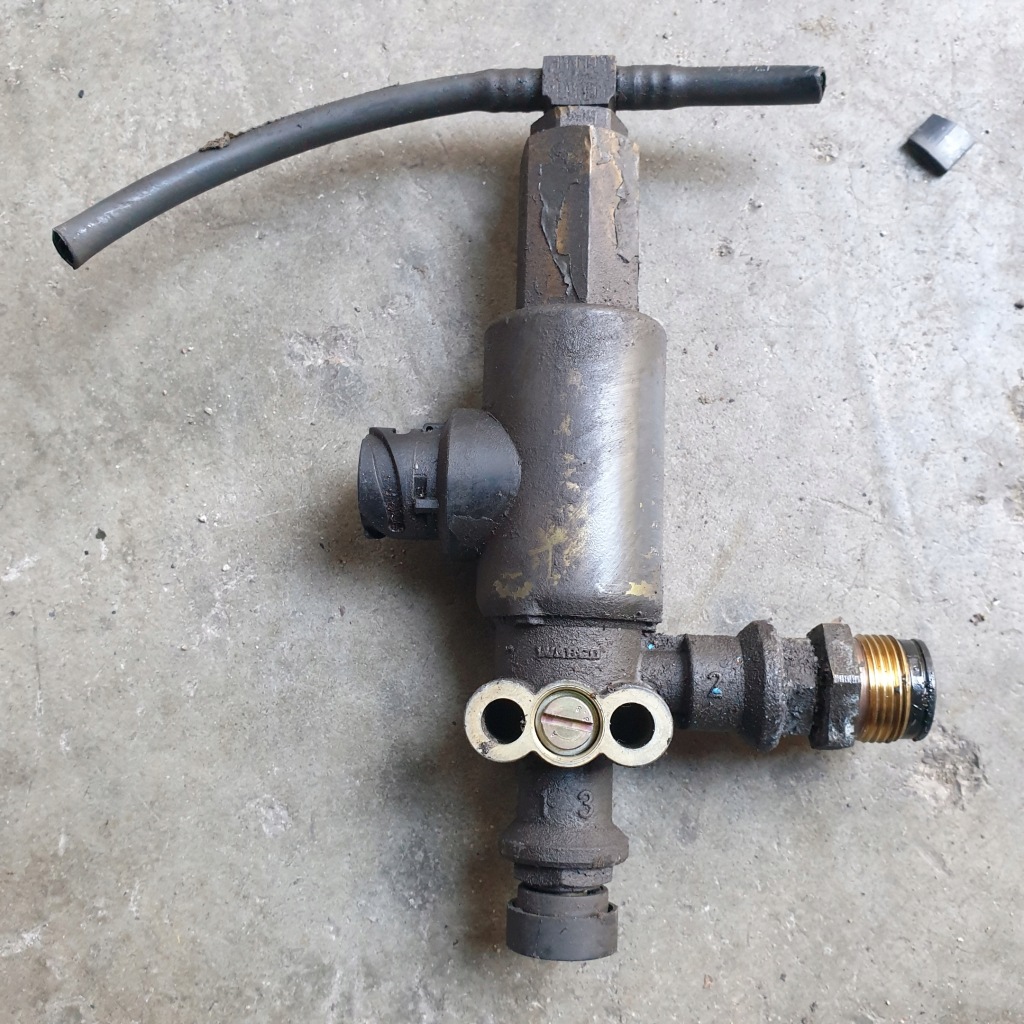 фото №1, Actros mp2 mp3 axor atego клапан электромагнитный электроклапан 0049978236