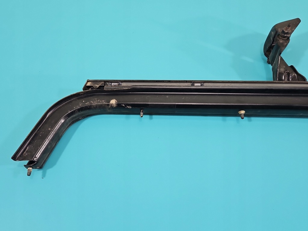 фото №7, Кронштейн направляющая дверь задних левых dodge caravan v 10-20